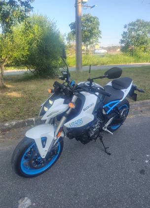 SUZUKI GSX-8S 